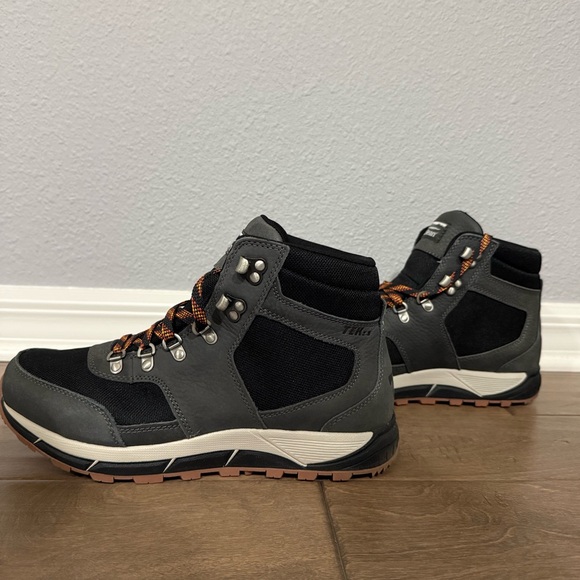 Worn Once! LL Bean Men\'s Mountain Classic Hiking Boots main image 6
